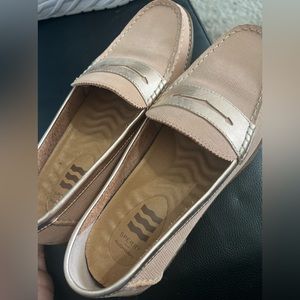 Speedy Penny Loafer - rose gold, size 9, barely worn, excellent condition